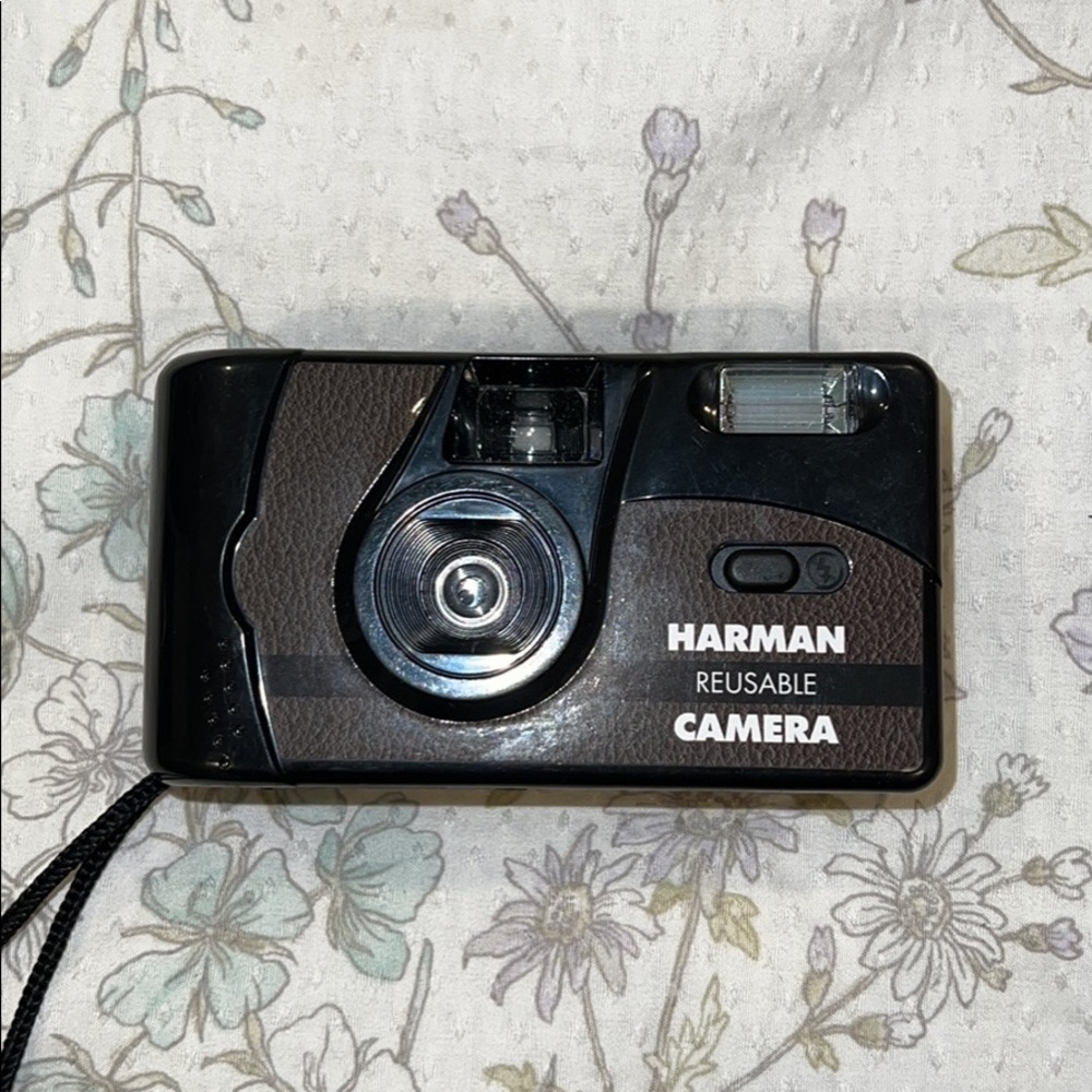 Reusable film camera 35 mm (comes with a roll of film)